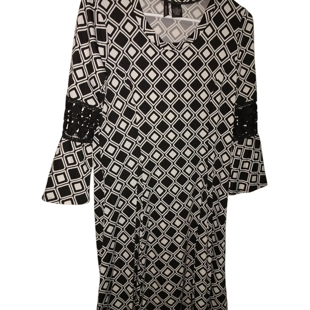 New Direction Black and White Geometric Dress